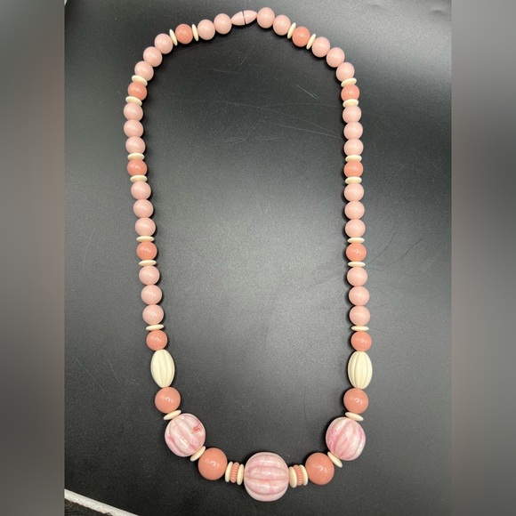 Vintage Avon "Burst of Spring" pink acrylic beaded necklace Jewelry - Picture 10 of 10